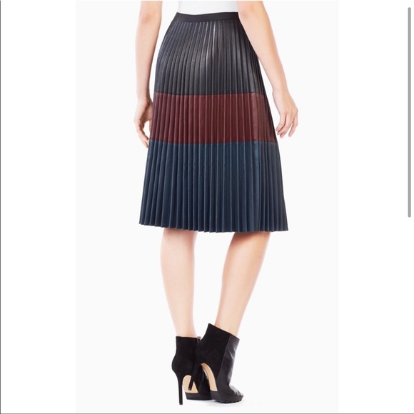 BCBGMAXAZRIA Elsa Pleated Colorblock Vegan Faux Leather Skirt Size Small - Picture 2 of 9
